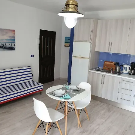 Casa Azul Only 200 Meters To The Beach, Free Wifi, Balcony Apartment